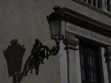 Farolas existentes hasta la remodelaci&oacute;n de la plaza